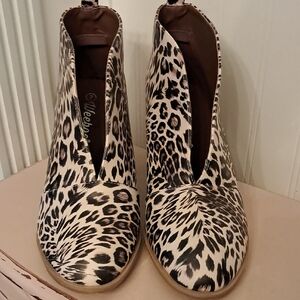 Chic Leopard Print Ankle Booties